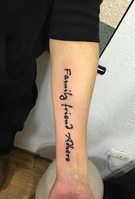 oiriúnach do phictiúir tattoo wrist Béarla do dhaoine óga nua-aimseartha