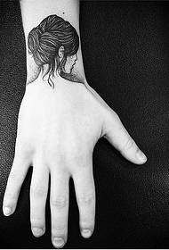 riešo moteriškos tatuiruotės modelis