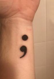 tatoveringssymbol mandligt håndled på sort symbol tatoveringsbillede