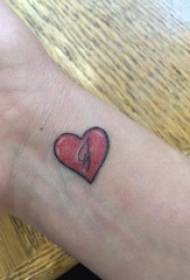 Κορίτσια τατουάζ καρπό κορίτσι καρπό καρτούν έγχρωμη καρδιά εικόνα τατουάζ