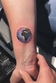 modello di tatuaggio rotondo terra color braccio