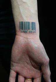 персоналізований татуювання на день народження зі штрих-кодом