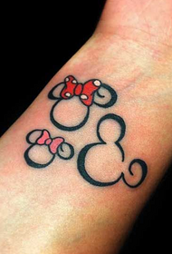 tatuaje de Mickey con bo aspecto