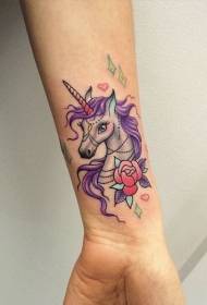 მაჯის მულტიპლიკაციური ფერი unicorn და ვარდების tattoo ნიმუში