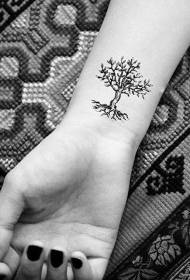 riešo mažas šviežio medžio juodos pilkos spalvos tatuiruotės raštas