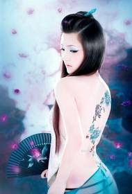 klasikinio grožio seksualios nugaros tatuiruotės modelio nuotrauka