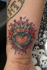 polso a forma di cuore dipinto a tatuaggio modello tatuaggio