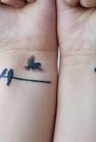 Nadgarstek dziewczynki w nastroju ptaka Tatuaż