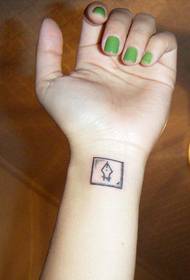 tatuagem de personagem de personalidade de braço de meninas