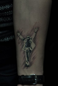 Tatuaggio di Mike Jackson sul polso