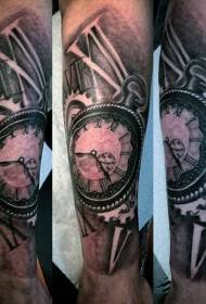rameno čierne a biele staré hodiny mechanické tetovanie vzor