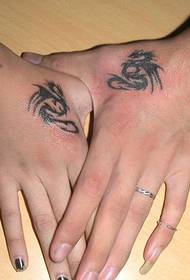 птеросаур тетоважа на зглобот на парот