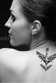 sexy meisje terug mooi zwart-wit klein pictogram tattoo-effect