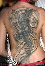 trimatis driežo tatuiruotė ant merginos nugaros 95235 - Šanchajaus tatuiruotės demonstravimo juostos adatų tatuiruotės darbai: nugaros gėlių tatuiruotė
