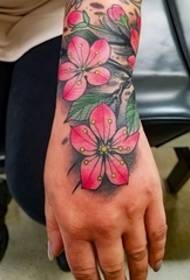 foto de tatuaje de cerdeira flor de cerdeira foto tatuaxe de pigmento