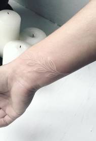 zapešće svježi bijeli nevidljivi uzorak tetovaže maslinove grane