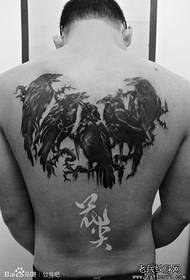 moški čeden hrbtni vzorec tatoo