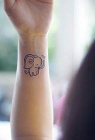 девојка запешће слатка мала тетоважа слона Менг