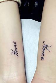 pequeña imagen de tatuaje inglés de muñeca fresca elegante y noble