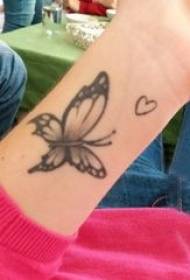 검은 나비 문신 사진에 3d 나비 문신 소녀 손목