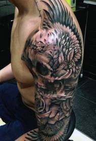braț cenușă neagră cu aripi și flori model tatuaj