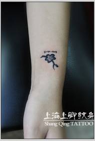 상하이 Shangqing Tattoo Works : 손목 매화 문신