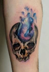 fuvu tattoo ya kiume ndama ya kiume juu ya nyota ya angani na picha ya fuvu la tattoo