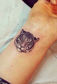 китка тигрова глава татуировка модел