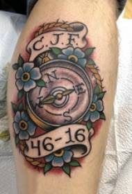 tatuaż kompas męskiej cholewki na obrazie tatuażu kompasu