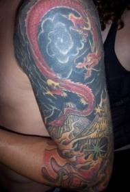 Rankos raudonojo drakono dažytas tatuiruotės raštas