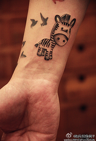 Сликата за тетоважа на тетоважи препорачуваат шема на тетоважи на зглобовите за коњски коњи
