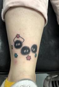 Vitello europeo della ragazza del tatuaggio del vitello sull'immagine colorata del tatuaggio dell'elfo della polvere