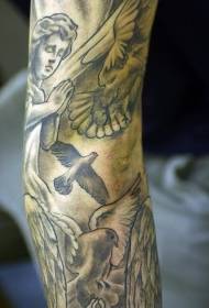 rankos maldos angelo tatuiruotės modelis