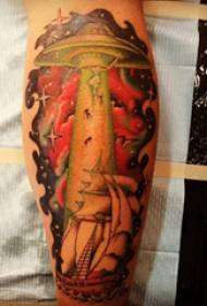 Tatuaje de macho europeo en tatuaxe de becerro no veleiro e cadro de tatuaxes de OVNI