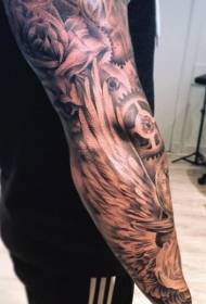 bukton nga gikalipay ang itom nga grey mechanical ug sumbanan nga tattoo sa pakpak