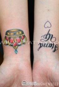 Damen Handgelenk kleine frische Krone Buchstaben Tattoo Muster