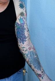 rankos gražus mėlynojo paukščio povo tatuiruotės modelis
