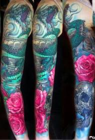 braccio floreale serpente colorato naturale con motivo floreale a tatuaggio