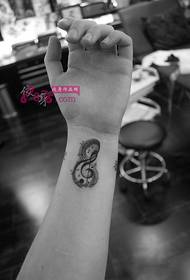tatuaggio personalità personalità polso bianco e nero