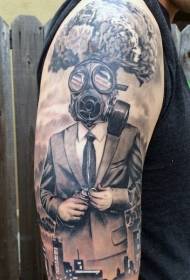 μαύρο μαύρο ανδρικό κοστούμι με μάσκα αερίων και αρχιτεκτονικό μοτίβο τατουάζ