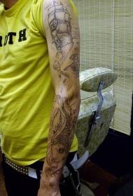 рака Азија Кои и едриличарска црна линија шема на тетоважи
