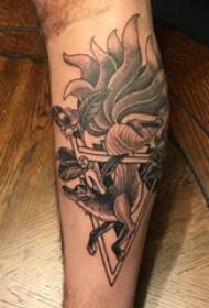 Immagine di tatuaggio di volpe a nove code Stinco maschio su foto di tatuaggio di volpe a nove code