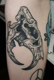 Bone Tattoo Picture Girl's legg på svartgrå bein tatoveringsbilde