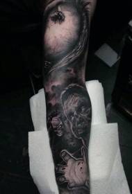 Temi di film horror per braccio di vari disegni di tatuaggi di mostri zombi in bianco e nero