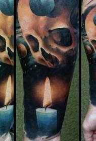 βραχίονα μυστηριώδη κρανίο με ρεαλιστικό μοτίβο τατουάζ κεριών