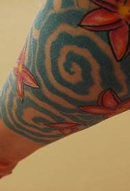 Model de tatuaj insectă plantă de culoare braț de flori