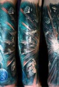 Braccio dipinto a Big Bang Space Tattoo Pattern