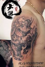 bras comme un tatouage de dieu