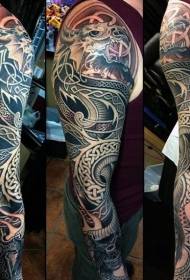 brazo patrón de tatuaje de dragón de fantasía gris estilo negro celta