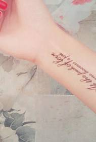 tatuaggio inglese creativo di bellezza bellezza da polso bianco